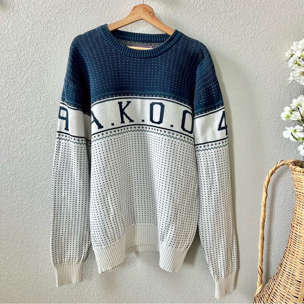 Akoo Sweater Size 2XL